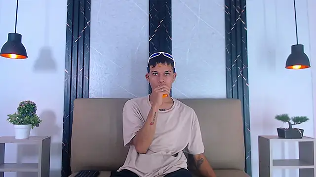 Snapshot of Levis_Montes chatting on February 2025 07:24:02 PM Levis Montes online show from February 2025 07:24:02 PM