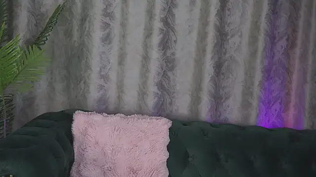 FoxieJullia online show from March 2025 10:37:01 AM