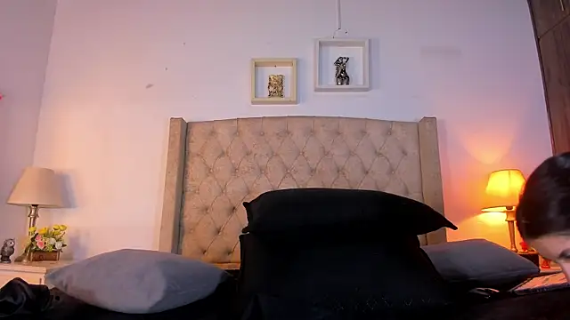 allisson m online show from April 2026 12:10:01 PM