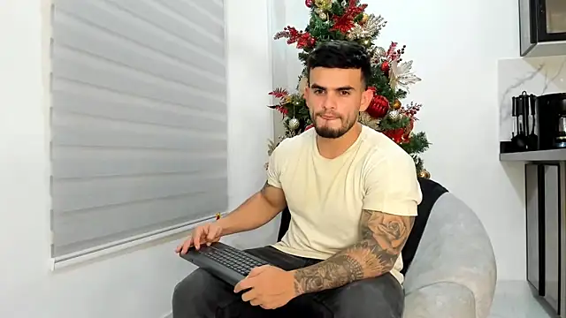 Ricardogo19 online show from November 2025 11:36:02 PM