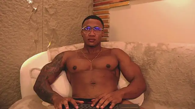 Logan Varela online show from March 2025 10:38:02 PM