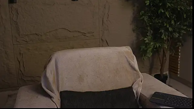 Logan Varela online show from September 2025 01:05:02 PM