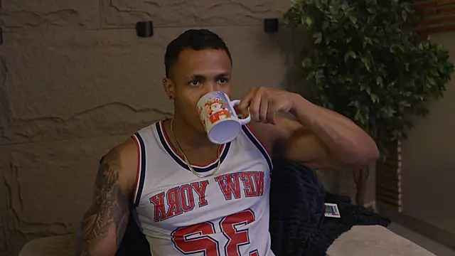 Logan Varela online show from October 2025 12:35:01 PM