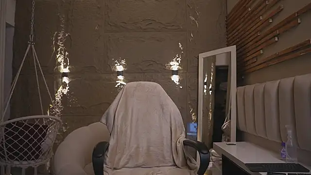 Logan Varela online show from March 2026 02:01:02 PM