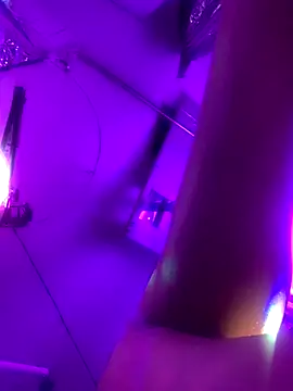 gurlnips online show from September 2025 07:13:02 AM