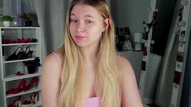 Rebecca Kelly online show from October 2025 02:01:02 AM