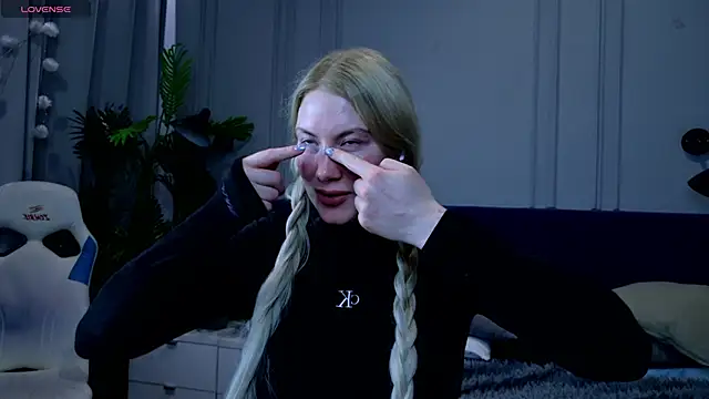 Liv Fay online show from January 2025 01:14:01 PM