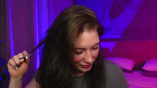 Liv Fay online show from November 2025 02:49:02 PM