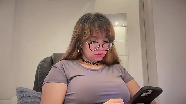 Snapshot of Pinkyrose111 chatting on April 2026 10:47:02 PM Pinkyrose111 online show from April 2026 10:47:02 PM