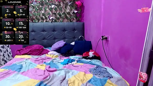 Snapshot of alexa-xxx- chatting on November 2025 01:04:02 AM alexa-xxx- online show from November 2025 01:04:02 AM