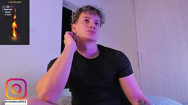 Snapshot of DerekOlsen chatting on September 2025 02:57:01 AM DerekOlsen online show from September 2025 02:57:01 AM