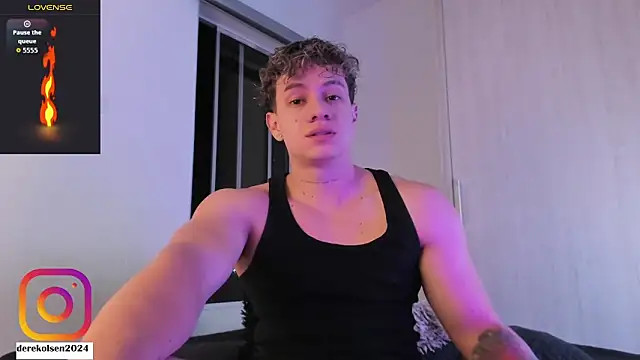 Snapshot of DerekOlsen chatting on September 2025 02:35:01 AM DerekOlsen online show from September 2025 02:35:01 AM