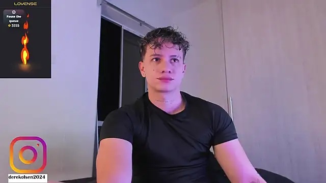 Snapshot of DerekOlsen chatting on October 2025 02:31:01 AM DerekOlsen online show from October 2025 02:31:01 AM