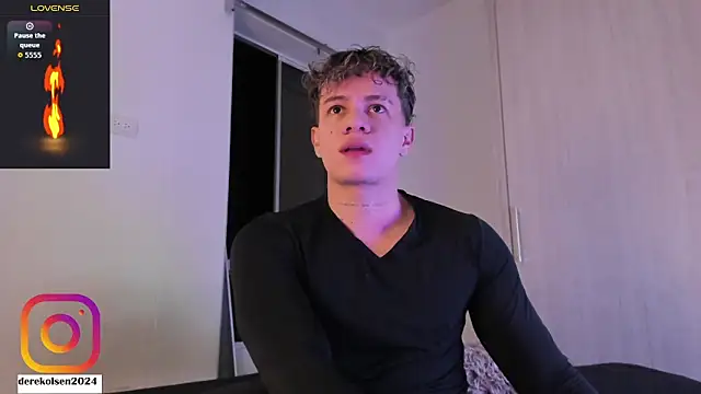 Snapshot of DerekOlsen chatting on October 2025 03:06:02 AM DerekOlsen online show from October 2025 03:06:02 AM