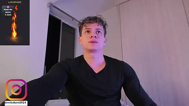 Snapshot of DerekOlsen chatting on October 2025 02:12:02 AM DerekOlsen online show from October 2025 02:12:02 AM