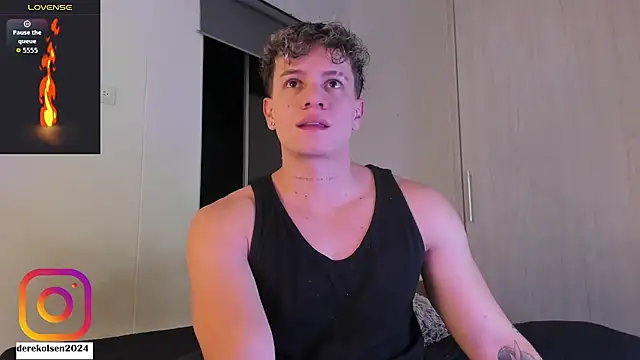 Snapshot of DerekOlsen chatting on November 2025 02:44:01 AM DerekOlsen online show from November 2025 02:44:01 AM