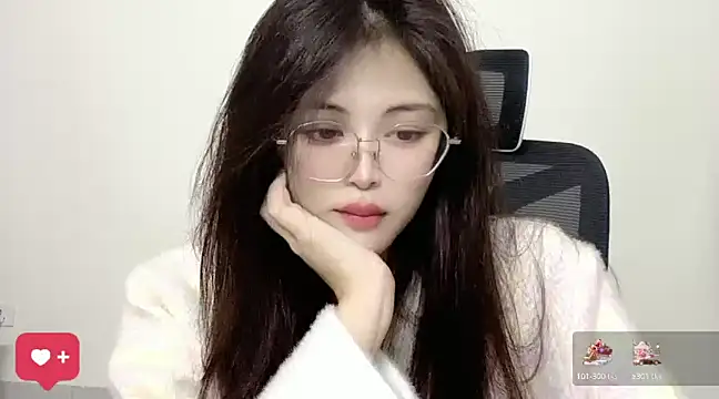 Snapshot of ---MIA--- chatting on January 2025 10:43:02 AM ---MIA--- online show from January 2025 10:43:02 AM