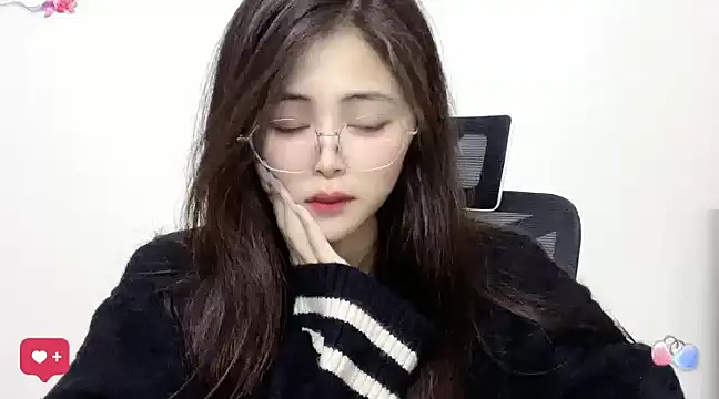 Snapshot of ---MIA--- chatting on February 2025 06:33:01 AM ---MIA--- online show from February 2025 06:33:01 AM