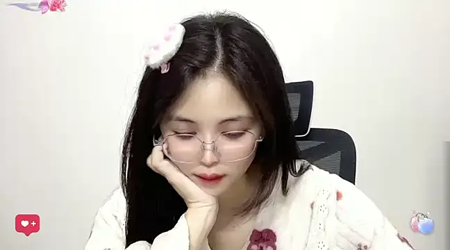 Snapshot of ---MIA--- chatting on February 2025 12:55:01 PM ---MIA--- online show from February 2025 12:55:01 PM