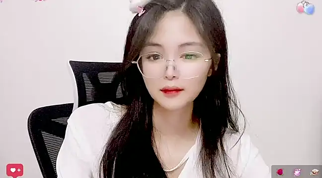 Snapshot of ---MIA--- chatting on March 2025 11:16:01 AM ---MIA--- online show from March 2025 11:16:01 AM