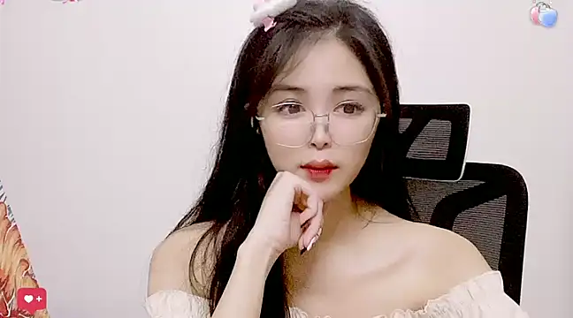 Snapshot of ---MIA--- chatting on March 2025 05:17:02 PM ---MIA--- online show from March 2025 05:17:02 PM