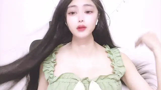 Snapshot of ---MIA--- chatting on September 2025 02:31:02 PM ---MIA--- online show from September 2025 02:31:02 PM