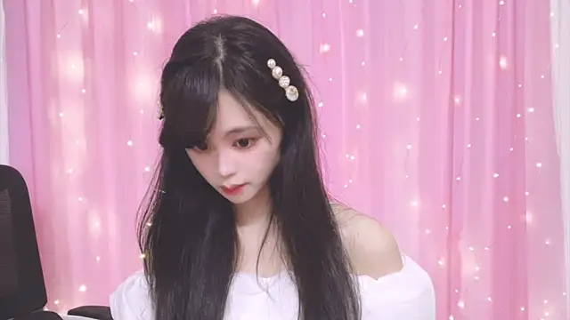 Snapshot of ---MIA--- chatting on October 2025 01:53:01 PM ---MIA--- online show from October 2025 01:53:01 PM