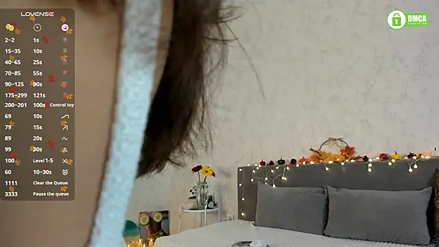 pretty yong cat online show from October 2025 02:16:02 PM