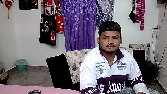 Snapshot of Boycuriousxxx chatting on April 2026 10:39:02 AM Boycuriousxxx online show from April 2026 10:39:02 AM