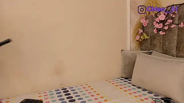 Chleo   online show from April 2026 01:11:01 PM