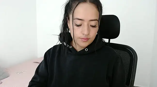 jjulietha95 online show from December 2024 03:08:02 AM