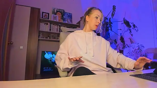 LylithSkye online show from April 2026 05:16:02 PM