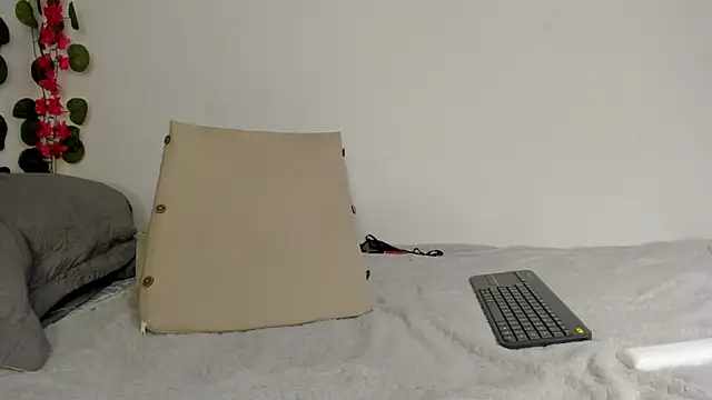 Snapshot of megan_dolly777 chatting on March 2025 06:37:02 AM megan dolly777 online show from March 2025 06:37:02 AM