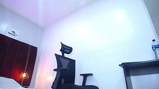 Anthonelaa   online show from January 2025 08:24:01 PM