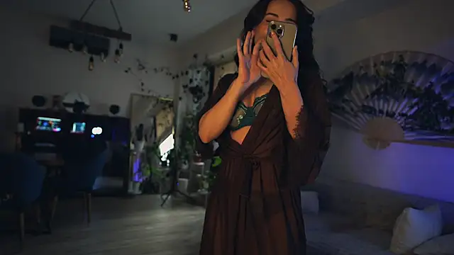 Leona Mell online show from March 2026 04:07:02 AM