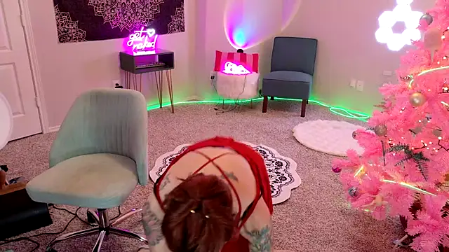 Snapshot of MissyRoulette chatting on December 2024 08:28:02 AM MissyRoulette online show from December 2024 08:28:02 AM