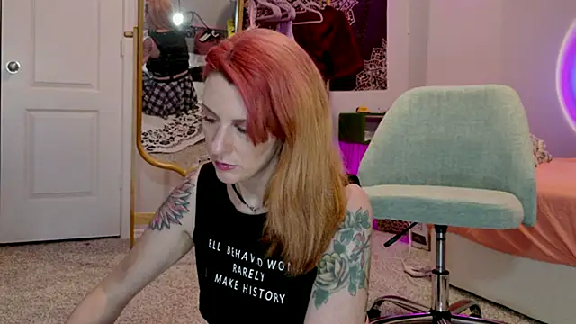 Snapshot of MissyRoulette chatting on January 2025 11:48:01 AM MissyRoulette online show from January 2025 11:48:01 AM