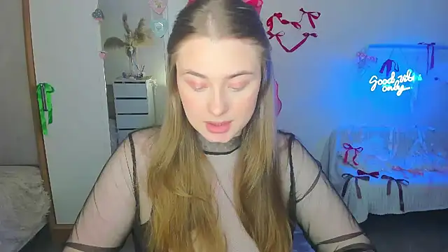 Demure Smile online show from February 2025 02:44:01 PM