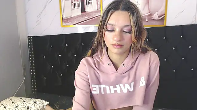 Laurita b online show from January 2025 03:50:01 PM