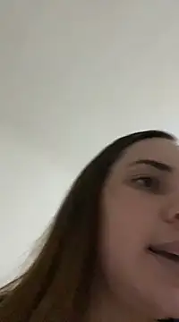 Snapshot of Julinha18 chatting on January 2025 02:22:02 AM Julinha18 online show from January 2025 02:22:02 AM