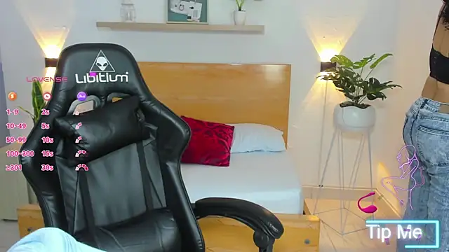 Snapshot of aixa_15 chatting on March 2025 12:06:02 PM aixa 15 online show from March 2025 12:06:02 PM