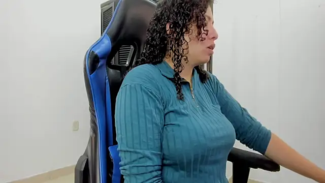 Snapshot of aixa_15 chatting on September 2025 12:06:01 PM aixa 15 online show from September 2025 12:06:01 PM