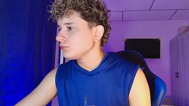 Snapshot of Nathan_Bluee chatting on July 2026 04:33:01 PM Nathan Bluee online show from July 2026 04:33:01 PM