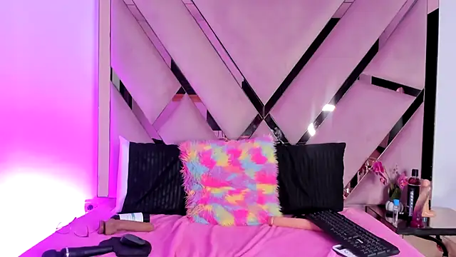 Freyaht online show from February 2025 08:01:01 AM