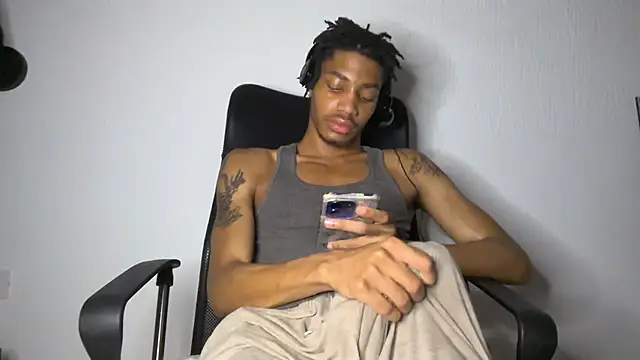 Snapshot of Skinnyblackman chatting on June 2026 02:49:01 AM Skinnyblackman online show from June 2026 02:49:01 AM