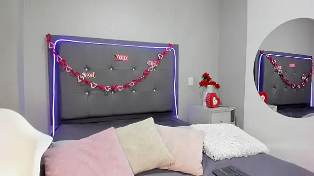 emma lye online show from April 2026 08:57:01 PM