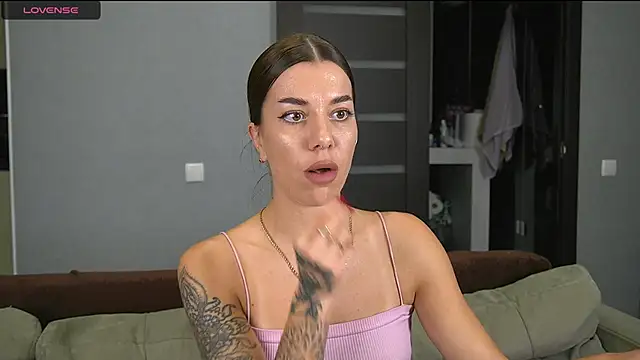 Snapshot of Alice_melice chatting on October 2025 08:42:02 PM Alice melice online show from October 2025 08:42:02 PM