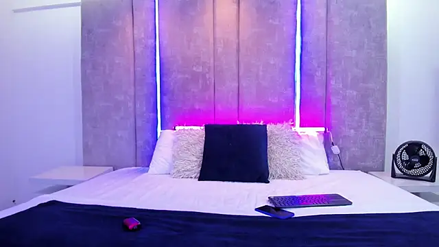 Larabrooks online show from January 2025 01:53:02 AM