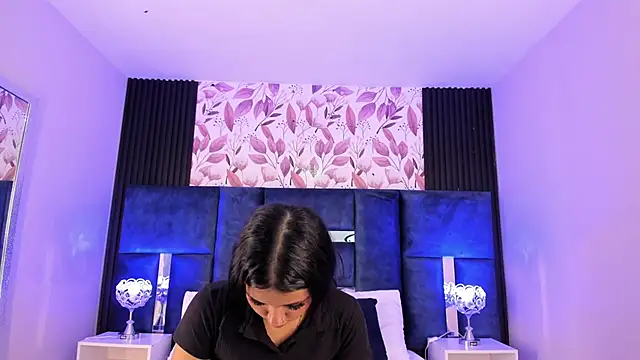 Larabrooks online show from October 2025 07:14:02 PM