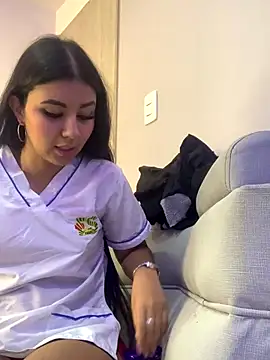 Larabrooks online show from November 2025 06:51:01 PM